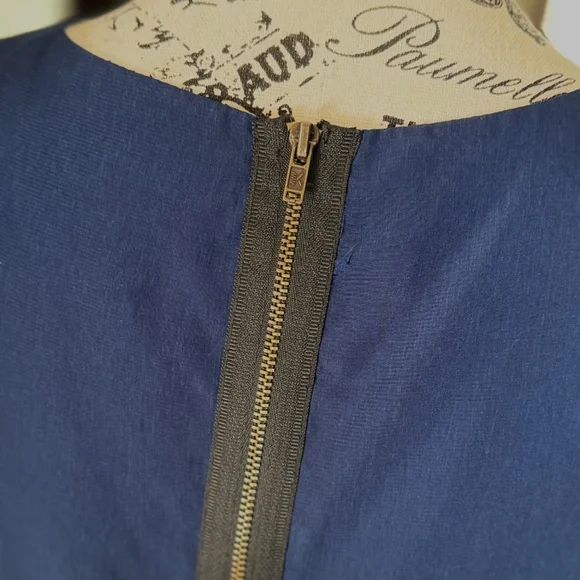 TOPSHOP | Sleeveless Pleated Crepe Dress in Navy, Size 6 - Picture 5 of 7